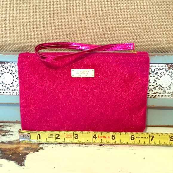 Ipsy Handbags - IPSY WRISTLET